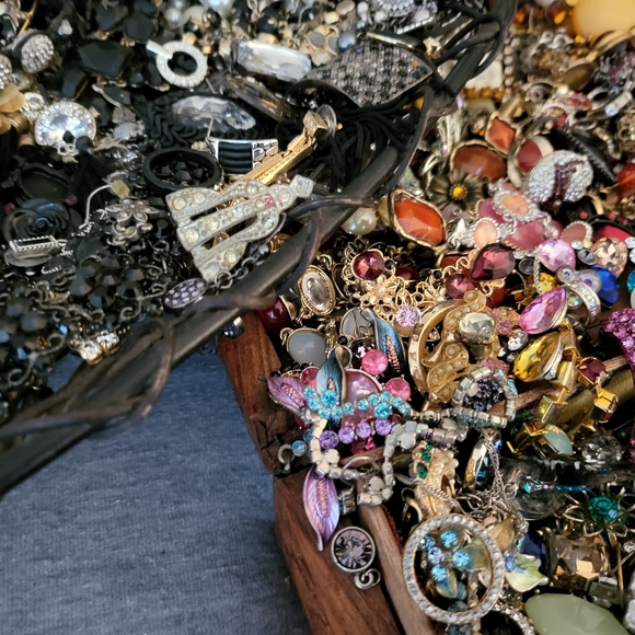 Huge harvest rhinestone jewelry lot - Picture 12 of 12